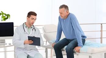 medicul vorbește cu pacientul